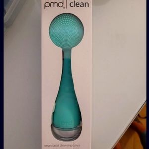 PMD Clean facial cleaning device